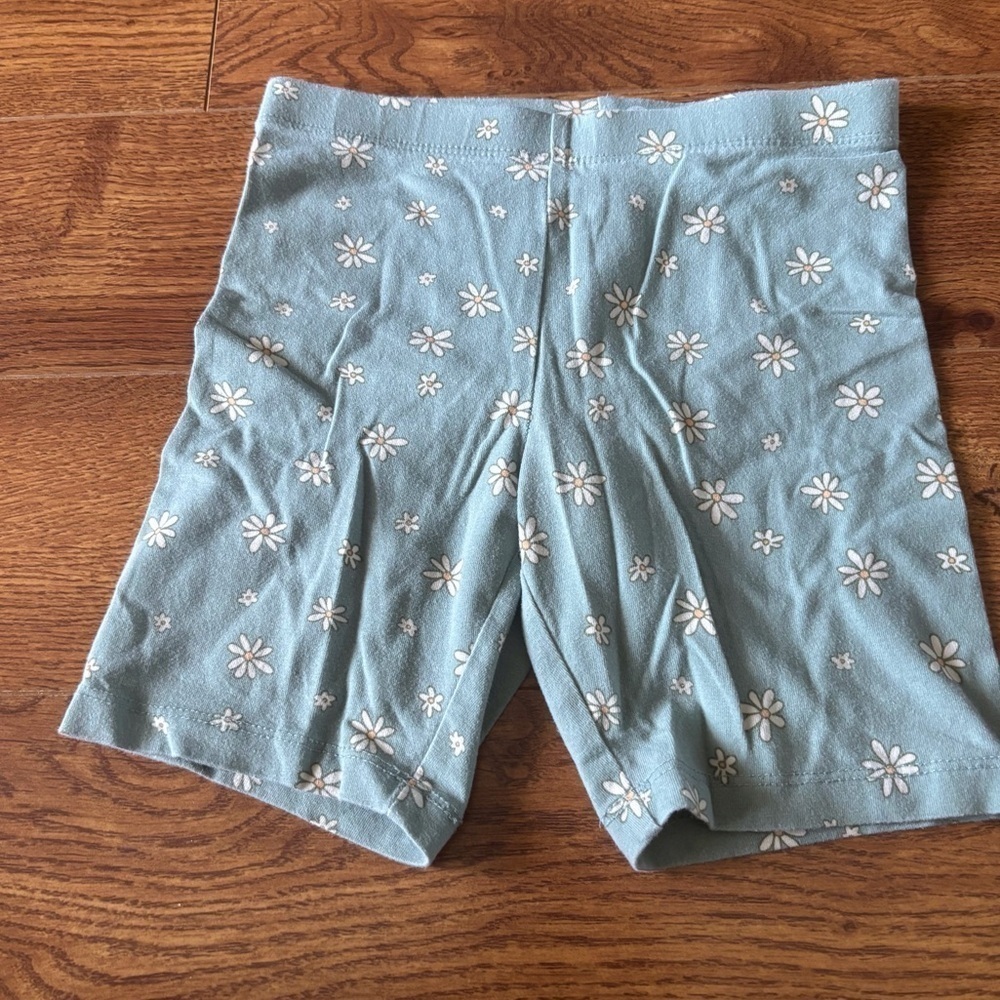 Wonder Nation floral bike shorts in size M